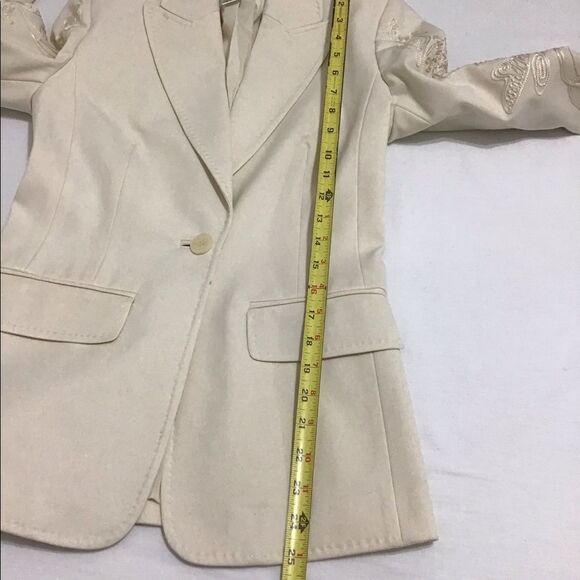 Bloomingdale’s Cream Ecru Single Button Embroidered Sleeves Blazer Size 2 Petite - Picture 12 of 13